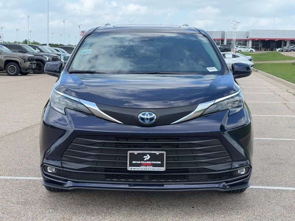 2025 Toyota Sienna XLE 8 Passenger
