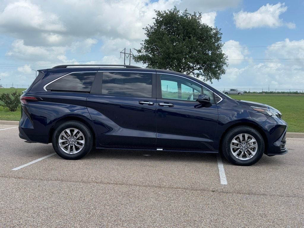 2025 Toyota Sienna XLE 8 Passenger