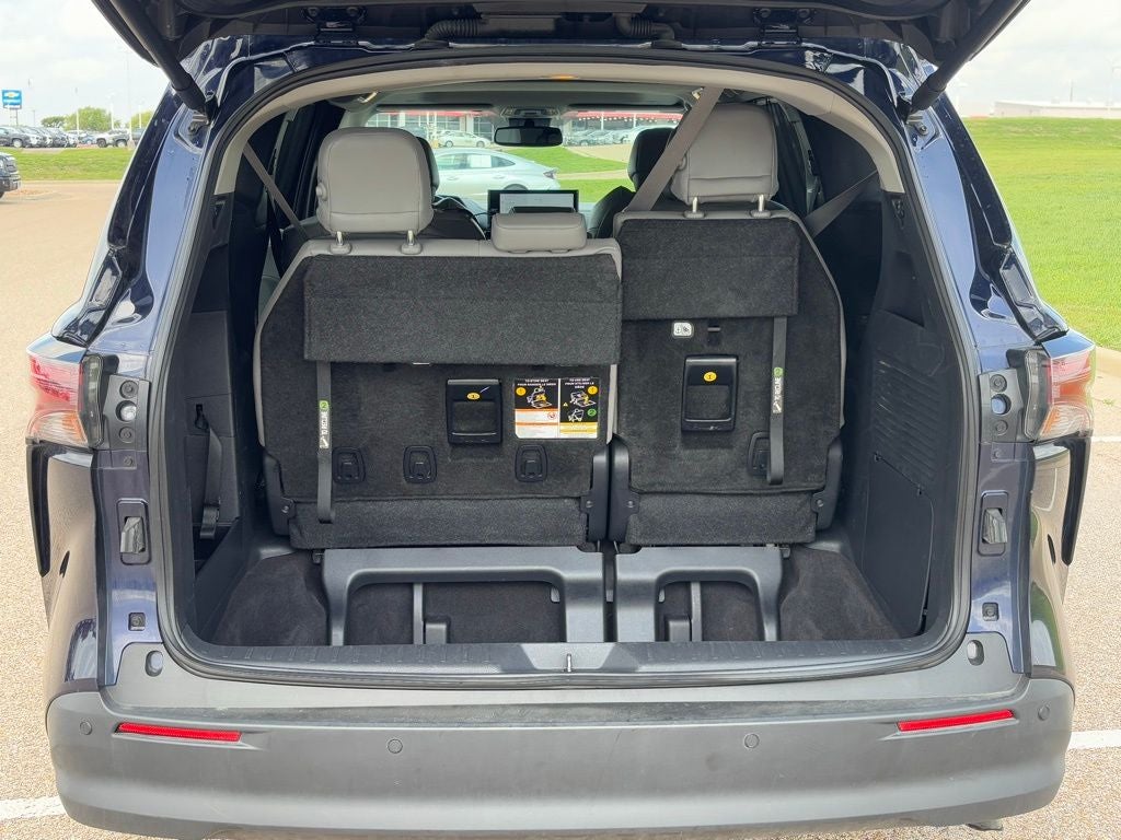 2025 Toyota Sienna XLE 8 Passenger