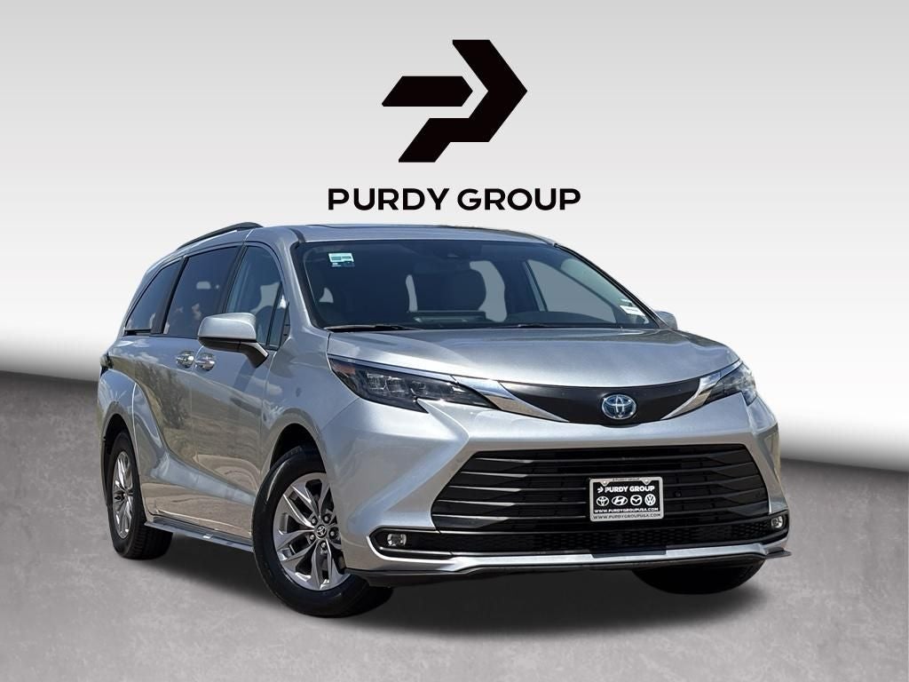 2025 Toyota Sienna XLE 8 Passenger