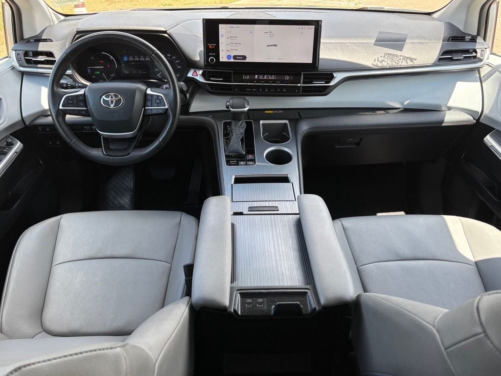 2025 Toyota Sienna XLE 8 Passenger