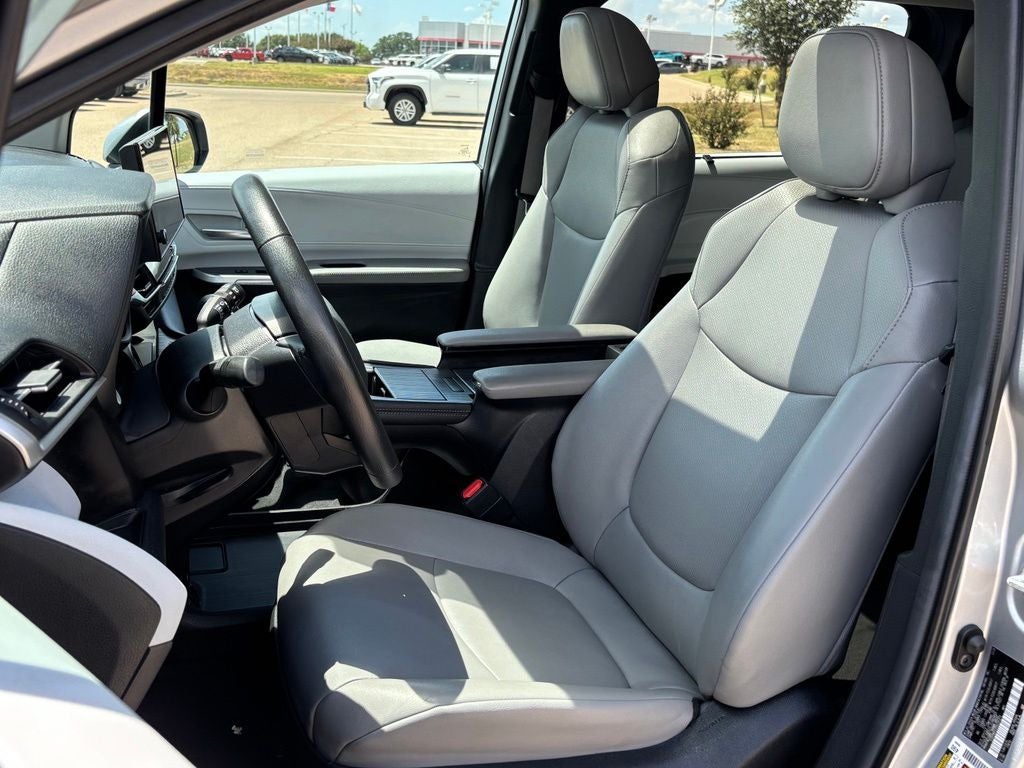 2025 Toyota Sienna XLE 8 Passenger
