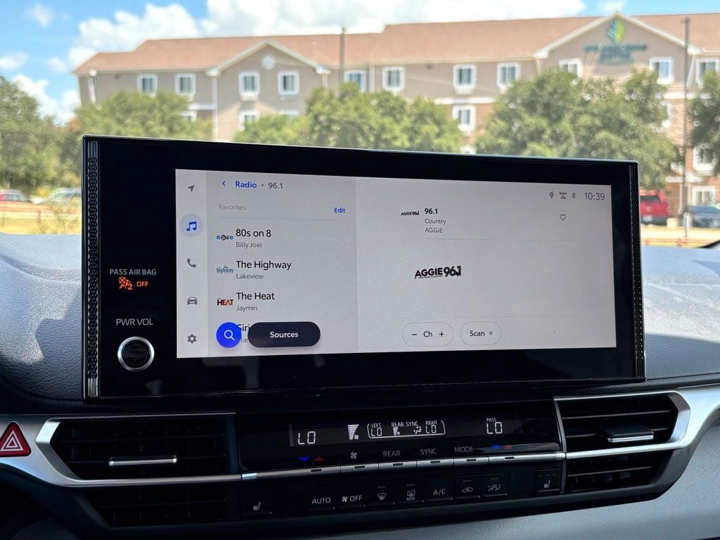 2025 Toyota Sienna XLE 8 Passenger