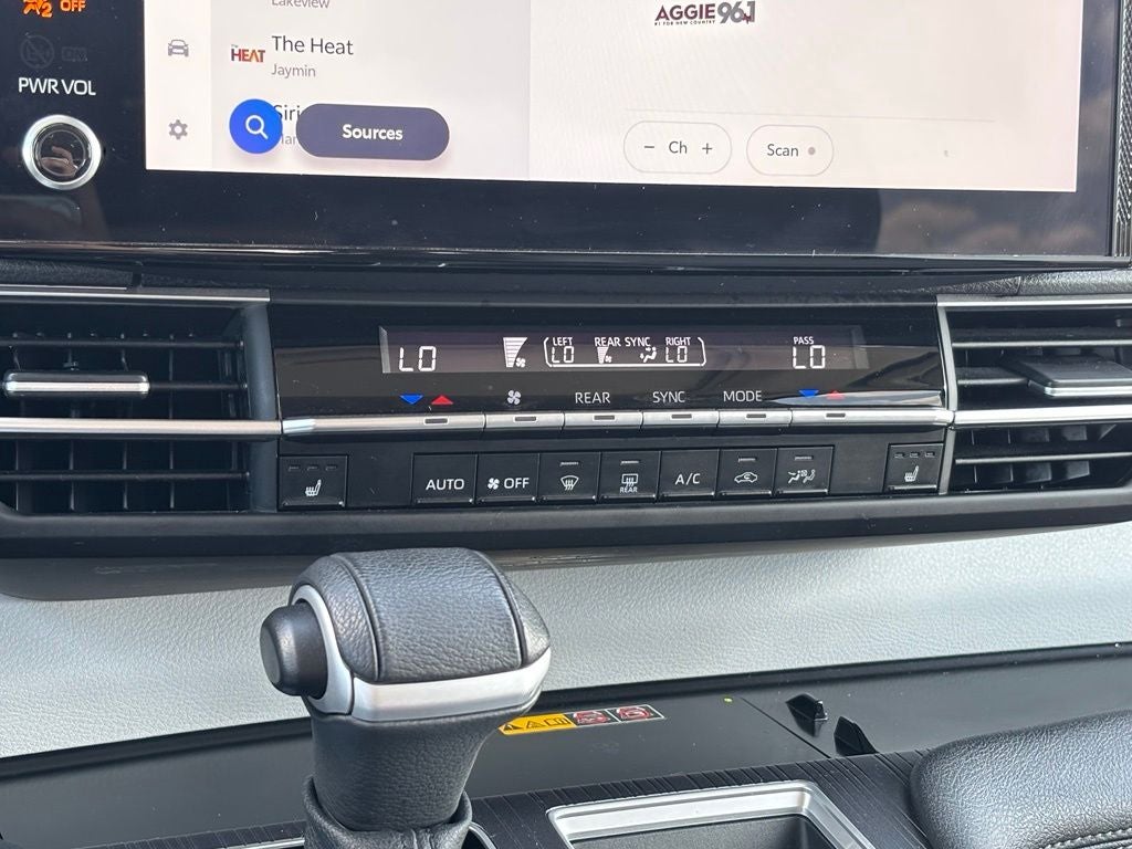 2025 Toyota Sienna XLE 8 Passenger