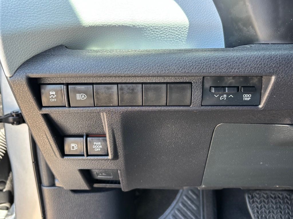 2025 Toyota Sienna XLE 8 Passenger