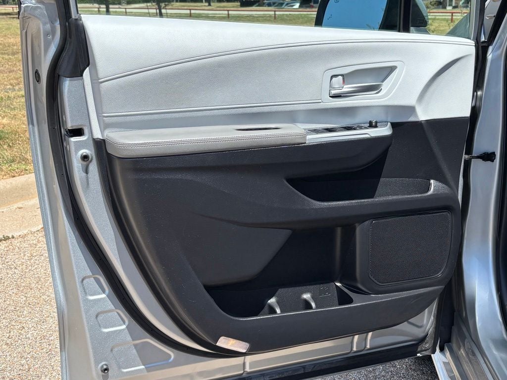 2025 Toyota Sienna XLE 8 Passenger