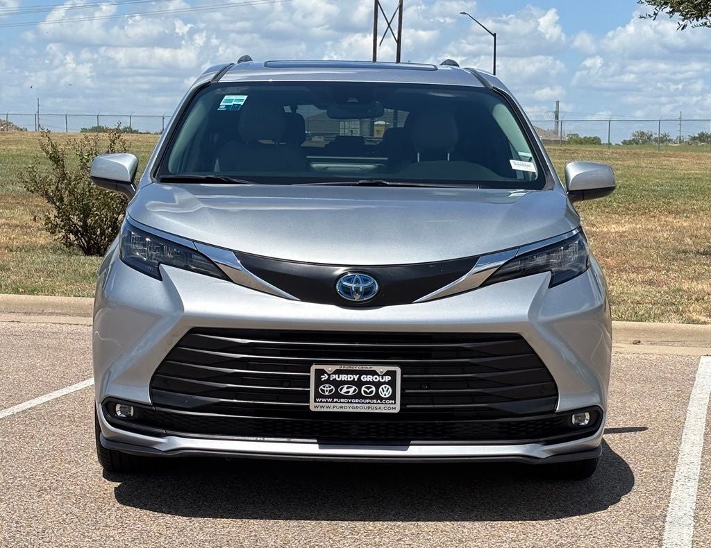 2025 Toyota Sienna XLE 8 Passenger