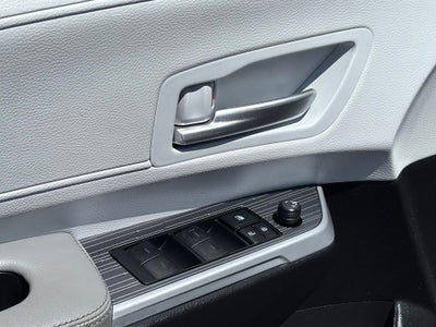 2025 Toyota Sienna XLE 8 Passenger