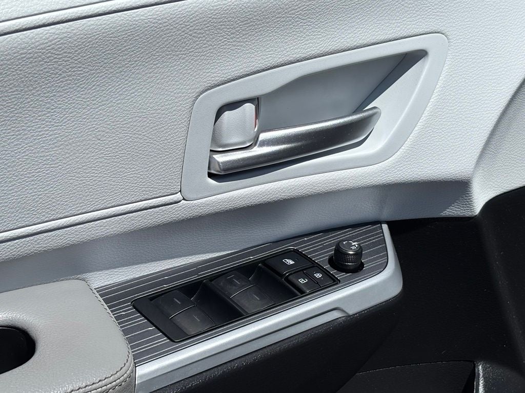 2025 Toyota Sienna XLE 8 Passenger