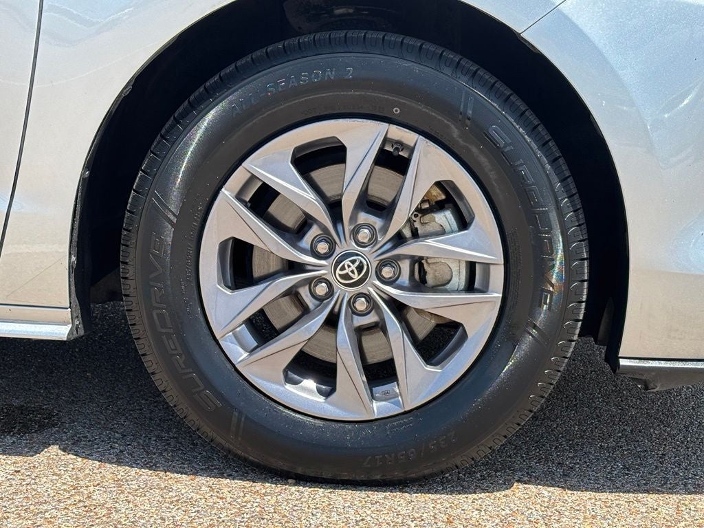 2025 Toyota Sienna XLE 8 Passenger