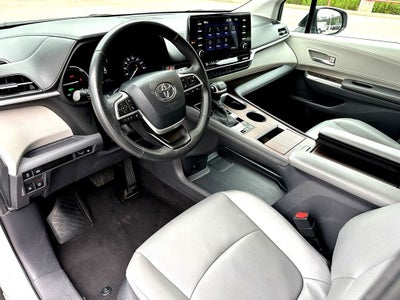 2024 Toyota Sienna XLE 8 Passenger