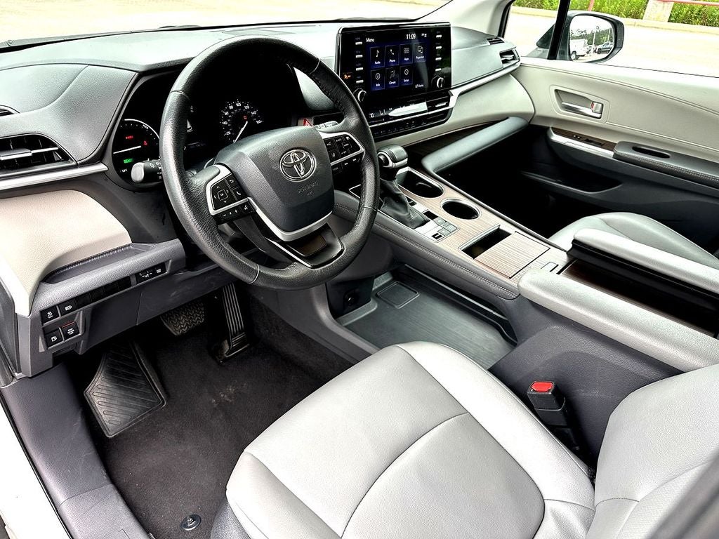 2024 Toyota Sienna XLE 8 Passenger