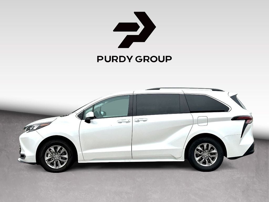 2024 Toyota Sienna XLE 8 Passenger