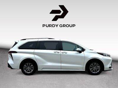2024 Toyota Sienna XLE 8 Passenger