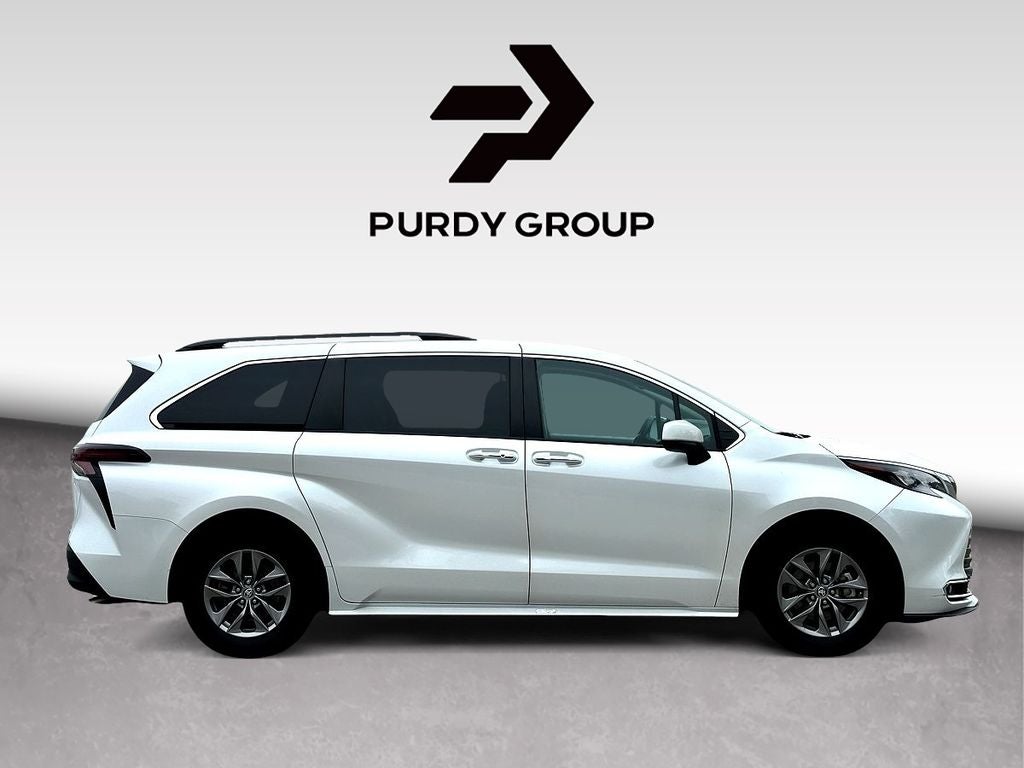2024 Toyota Sienna XLE 8 Passenger