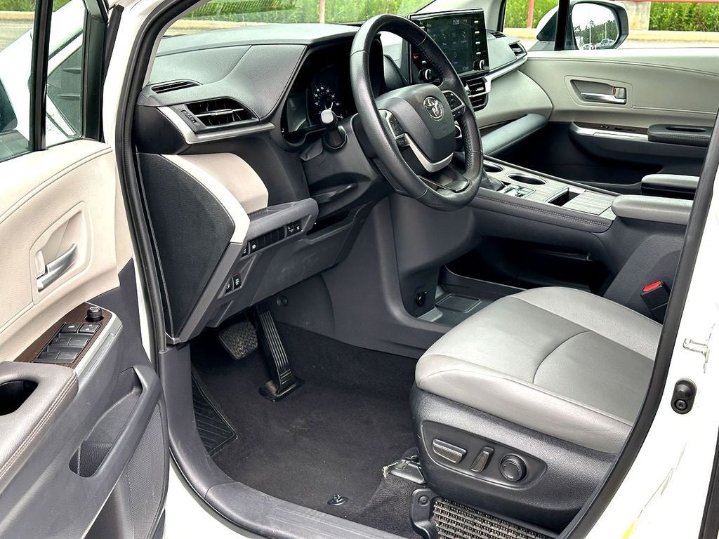 2024 Toyota Sienna XLE 8 Passenger