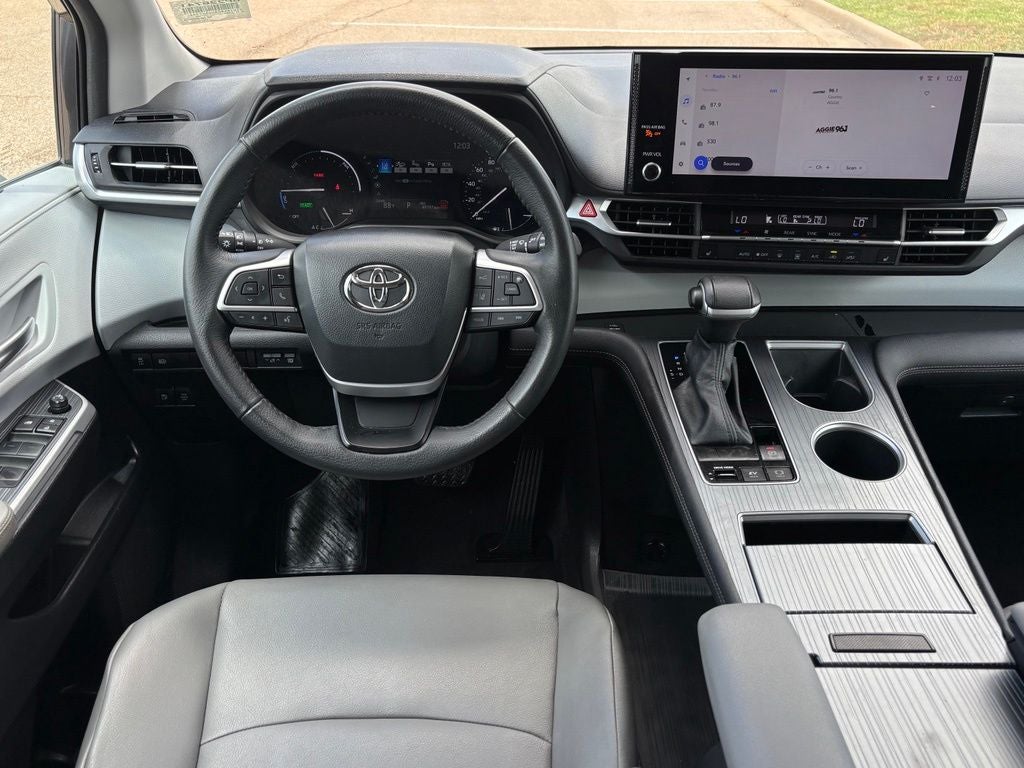 2025 Toyota Sienna XLE 8 Passenger