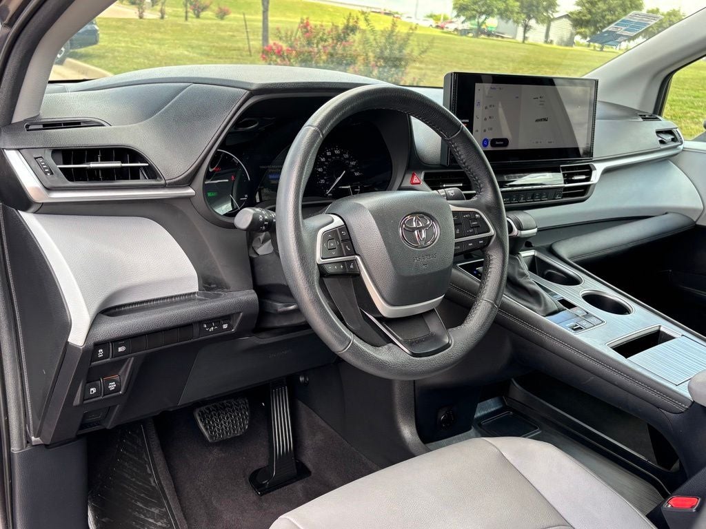 2025 Toyota Sienna XLE 8 Passenger
