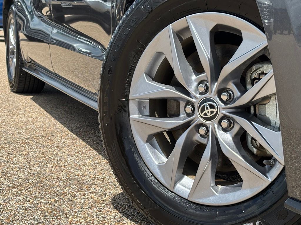 2025 Toyota Sienna XLE 8 Passenger