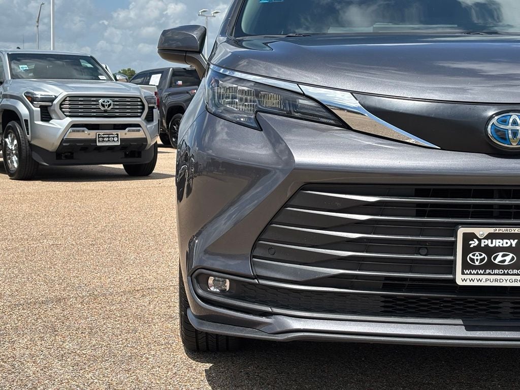 2025 Toyota Sienna XLE 8 Passenger