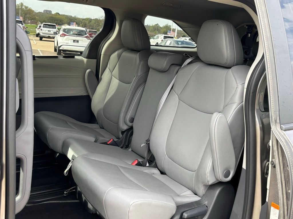 2024 Toyota Sienna XLE 8 Passenger