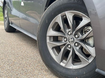 2024 Toyota Sienna XLE 8 Passenger