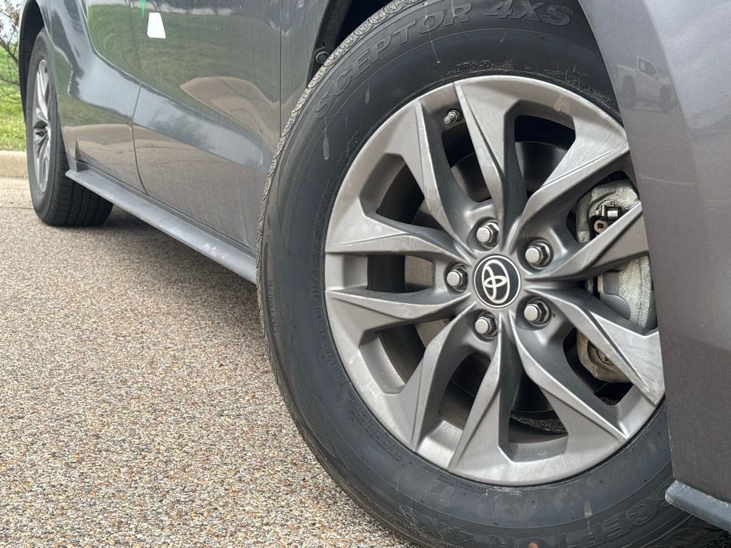 2024 Toyota Sienna XLE 8 Passenger
