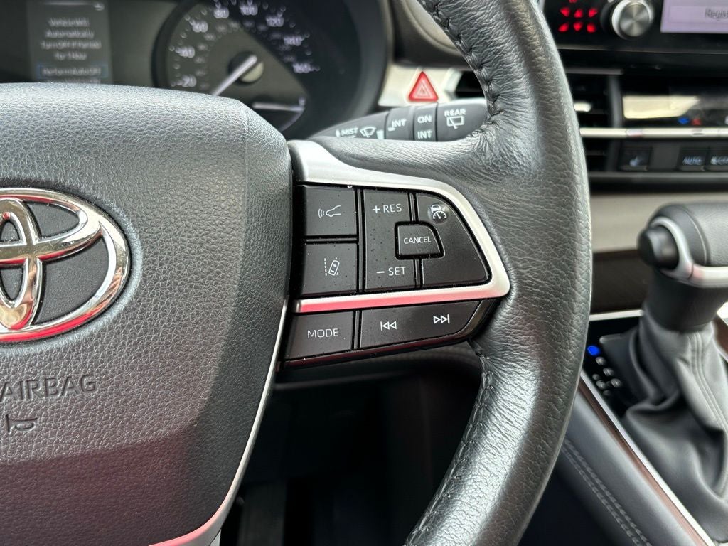 2024 Toyota Sienna XLE 8 Passenger