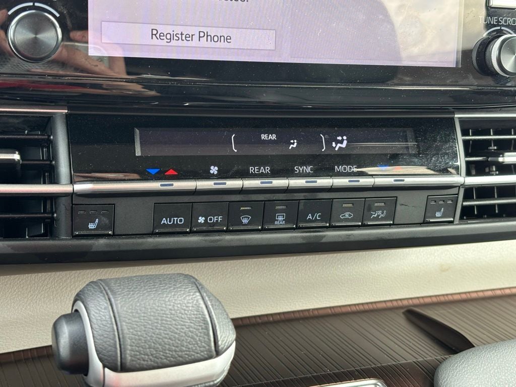 2024 Toyota Sienna XLE 8 Passenger