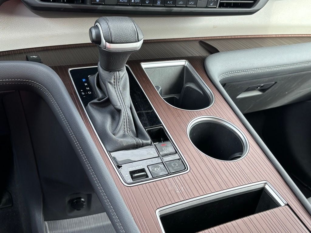 2024 Toyota Sienna XLE 8 Passenger