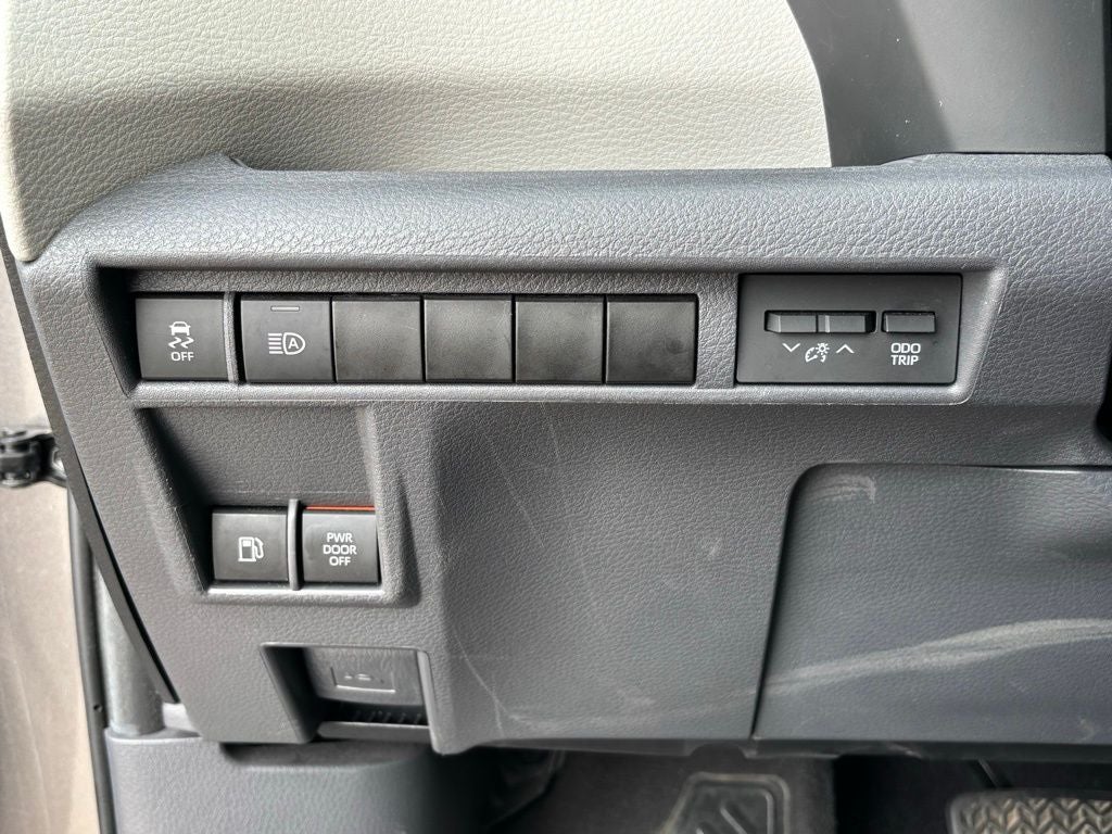 2024 Toyota Sienna XLE 8 Passenger
