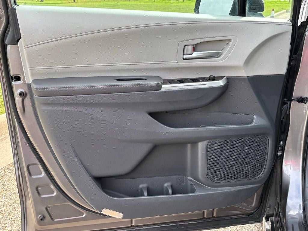 2024 Toyota Sienna XLE 8 Passenger