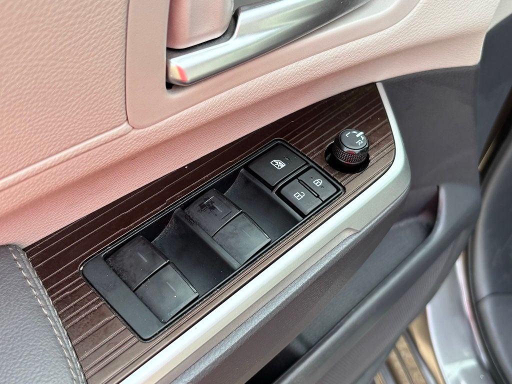 2024 Toyota Sienna XLE 8 Passenger