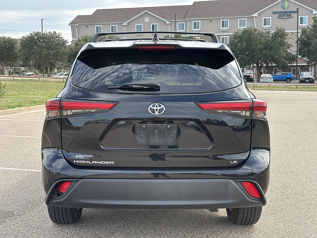2022 Toyota Highlander LE