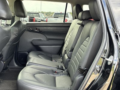 2022 Toyota Highlander LE