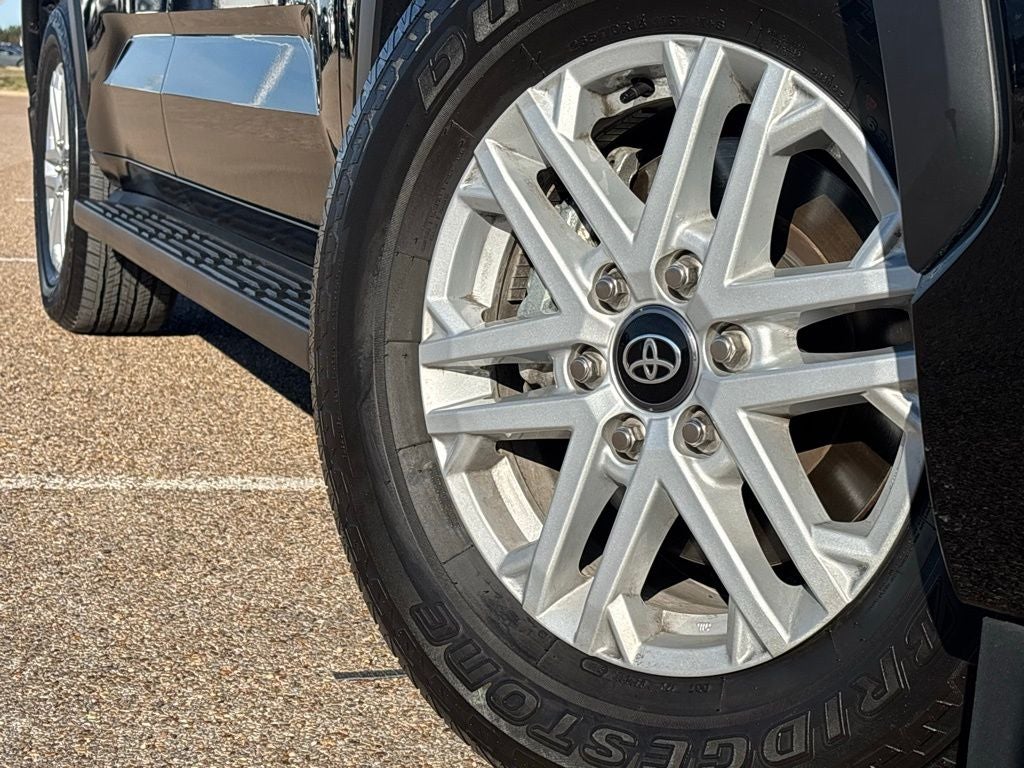 2025 Toyota Sequoia SR5