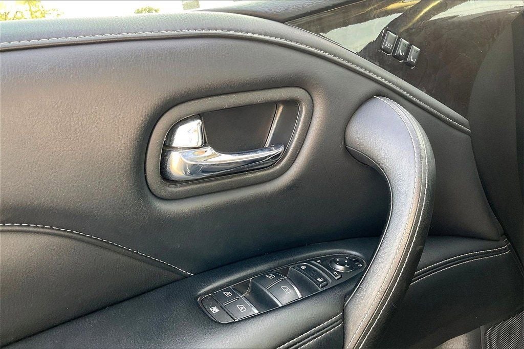 2024 INFINITI QX80 LUXE