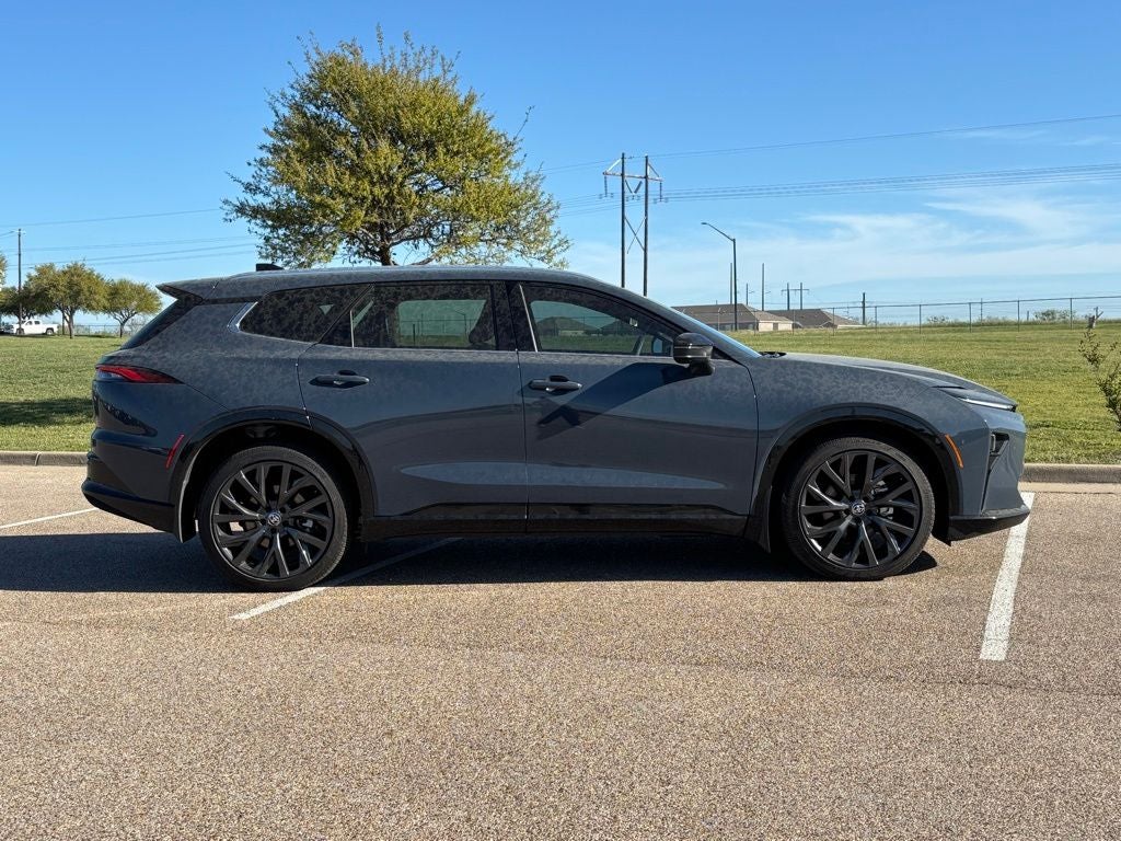 2025 Toyota Crown Signia Limited