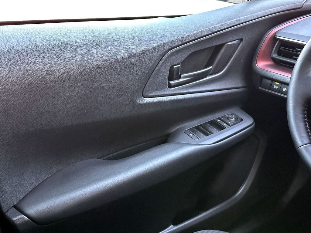 2025 Toyota Prius Plug-In Hybrid SE