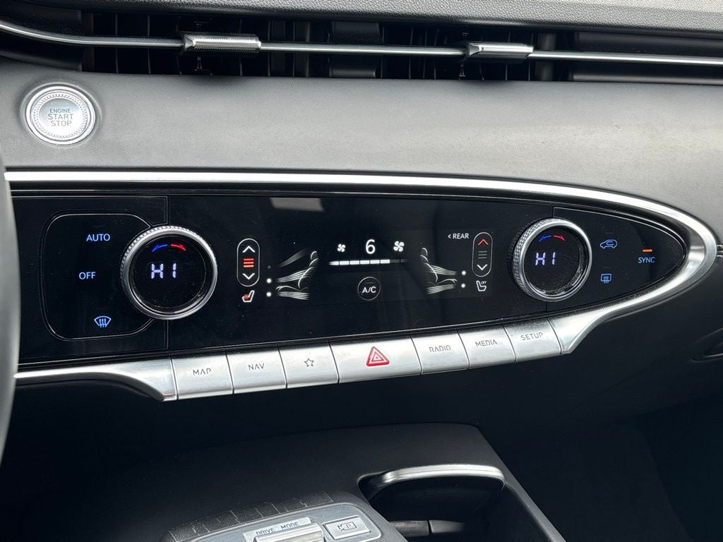 2025 Genesis GV70 2.5T