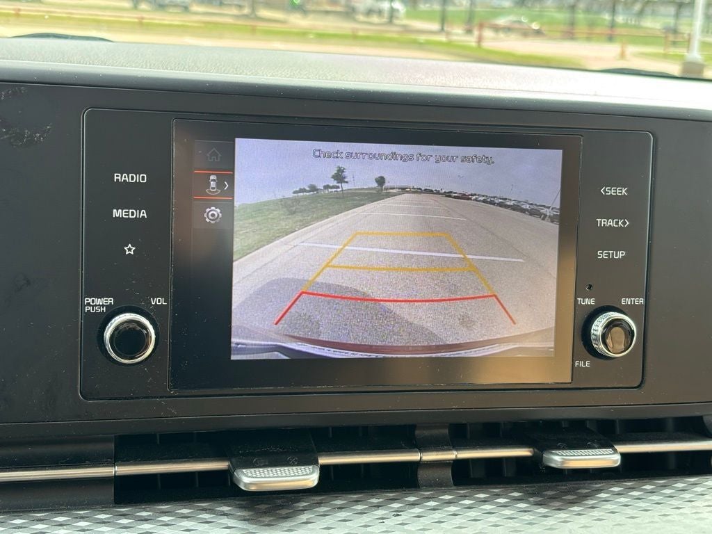 2024 Kia Carnival LX