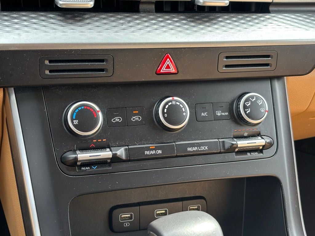 2024 Kia Carnival LX