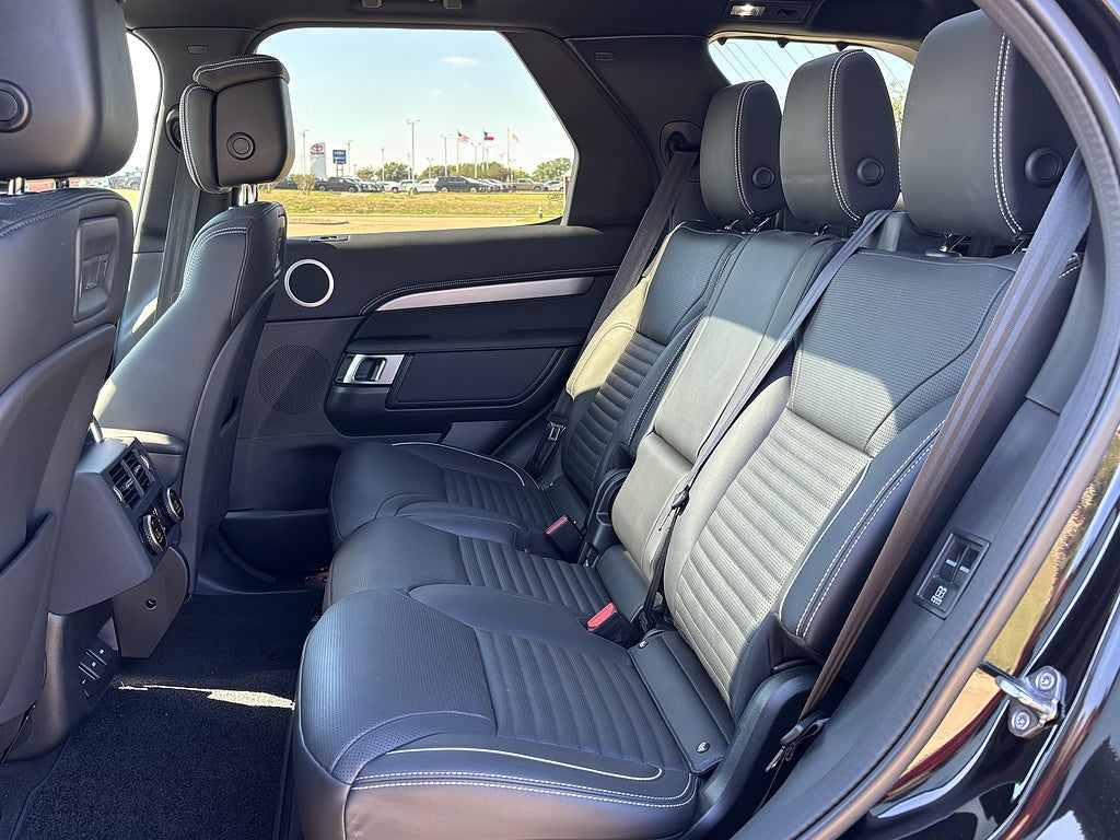 2024 Land Rover Discovery P300 Dynamic SE