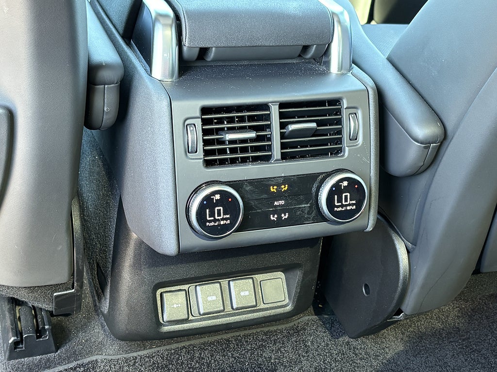 2024 Land Rover Discovery P300 Dynamic SE