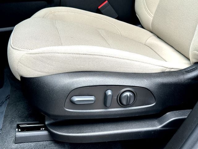 2022 Chevrolet Traverse LS w/1FL