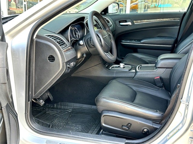 2023 Chrysler 300 Touring