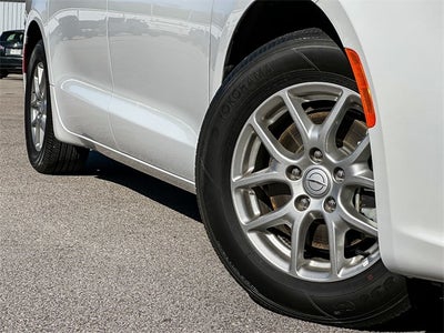 2025 Chrysler Pacifica Select