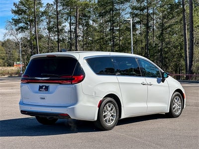 2025 Chrysler Pacifica Select