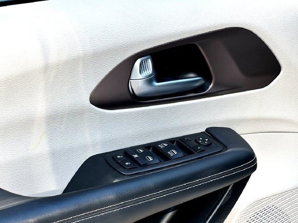 2024 Chrysler Voyager LX