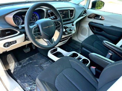 2024 Chrysler Voyager LX